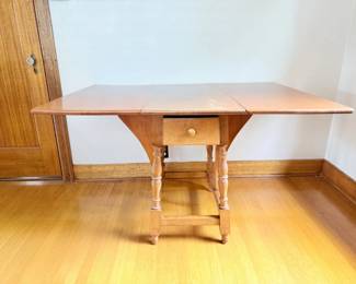 22 MaddoxMapleButterflyDropLeafTablewDrawer