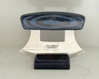 64 AlaskaKnifeworksStainlessSteelUluKnifewStand