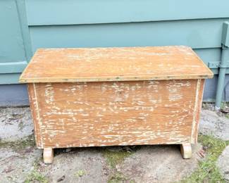 124 VintageWoodenChest