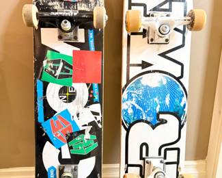 125 SetofTwoSkateboardsVentureTrucksZooYork