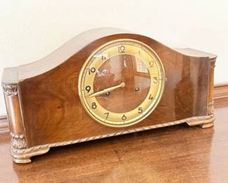 42 VintageWoodenBrassPendulumClockwKey