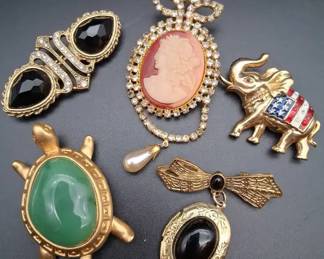 Vintage Brooches Including Avon
