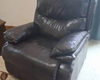 Dark Brown Leather Recliner Cushy Lounge ChairBeautiful Condition