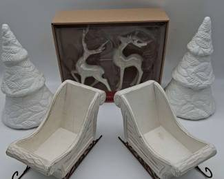 Allen Roth Christmas Decor And Wooden Sleds