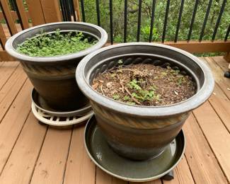 2 Matching Grosfillex Pots