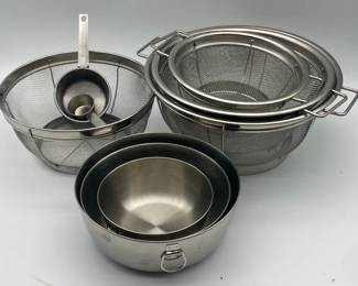 Set Of 3 Sabatier Strainers W 3metal Mixing Bowls  Measuring