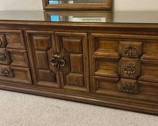 Vintage Thomasville Nine Drawer Dresser