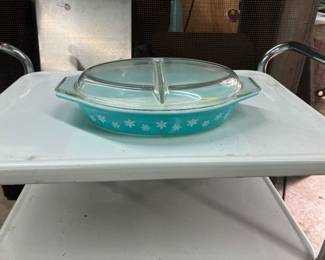 Pyrex casserole dish with lid