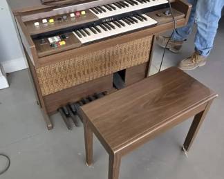 Yamaha Electone Organ  Model 105 w Bench