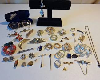 Large Vintage  Costume Jewelry Lot  Brooches, Pins, Rings  More Glasses Included