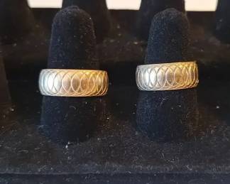  01 Pair of 14k Art Carved Gold Bands  Approx. 16.12g Total