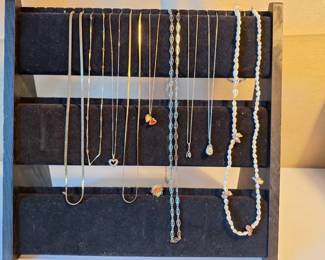 Large Costume Jewelry Necklace Lot  Pearls, Pendants  Mixed Styles