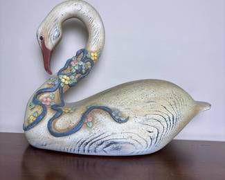 071 elegantcarvedwoodenswansculpturewit