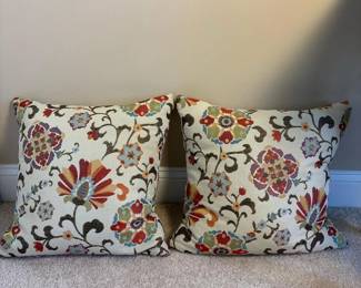 058 pairofdecorativemulticolorfloralthr