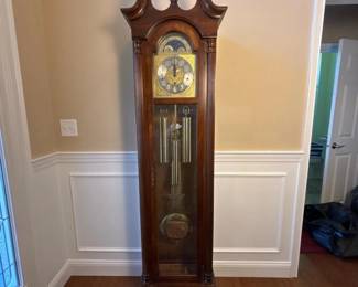 065 slighdarkbrownwoodgrandfatherclock