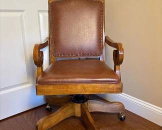 077 traditionalwoodfauxleatherexecutive