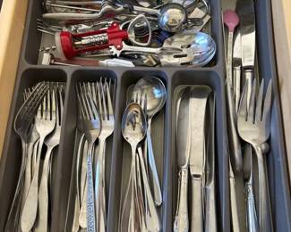 025 cutlerydrawerlot