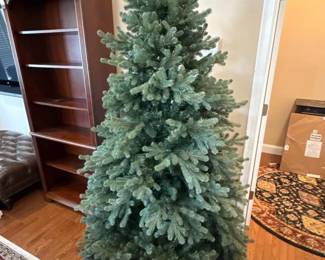 151 artificialprelitchristmastree