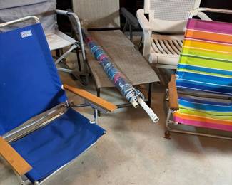 183 mixedlotoffiveoutdoorbeachchairsa