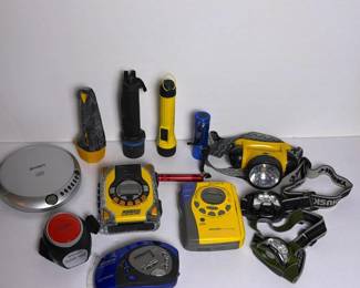 197 flashlightsandradiolot