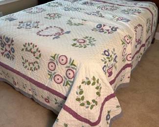 070 handsewnappliquequiltwithfloralmot
