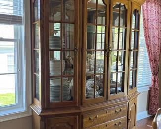 047 largeoakchinacabinetwithglassdoors