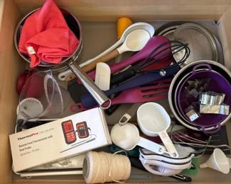 026 assortedkitchengadgetlot