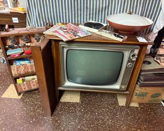 MCM Zenith Tv Console