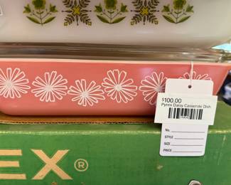 Pyrex Daisy Casserole Dish 