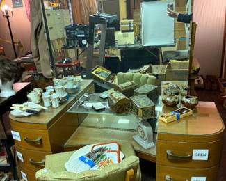 Vtg Vanity & Chair Set 