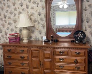SPRAGUE & CARLTON DRESSER WITH MIRROR