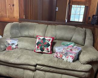 RECLINING SOFA