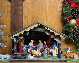 VINTAGE NATIVITY WITH CRÈCHE