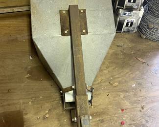 METAL FEED HOPPER