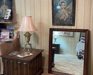 VINTAGE END/ACCENT TABLE, DECORATOR LAMP, SOLID WOOD MIRROR, VINTAGE SAINT THERESE PICTURE