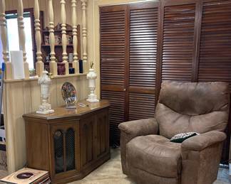 LA-Z-BOY RECLINER, VINTAGE STEREO CONSOLE, HAND CARVED ALABASTER LAMPS