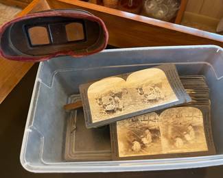 ANTIQUE STEREOSCOPE VIEWER AND CARDS