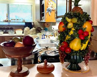 VINTAGE WOOD COMPOTE, HULL VASE WITH PLASTIC FRUIT ARRANGEMENT