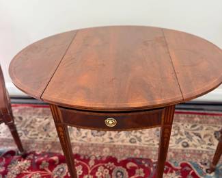 Antique mahogany drop-leaf Pembroke table