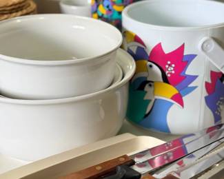 Mugs, bowls and kitchen knives