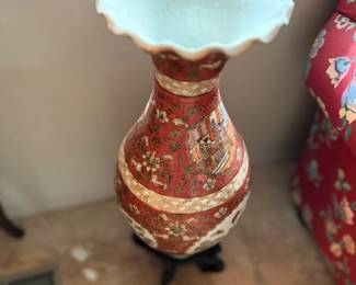 Asian porcelain vase with scalloped rim