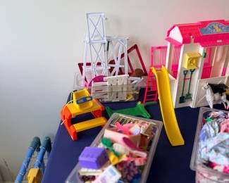 Dollhouse playset and toy bins