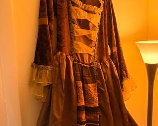 Vintage prairie dress with lace trim
