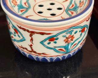 Imari porcelain pierced-lid bowl