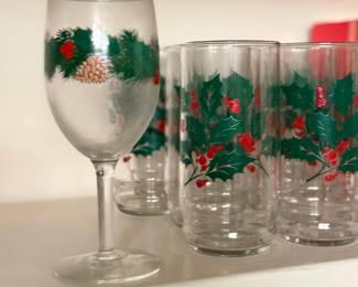 Holly Christmas glassware set