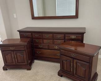 Wood Bedroom Set Mirror, Dresser, Nightstands  14 Drawer Chest