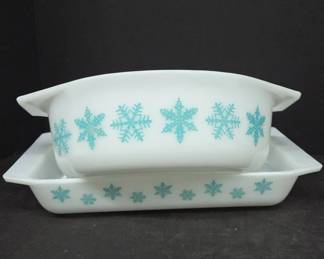 Pyrex Snowflake Pattern Bakeware