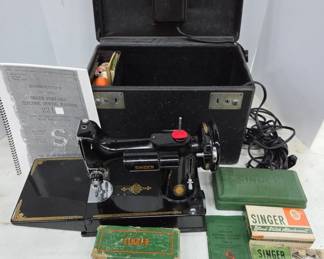 Singer Featherweight Model 221 Sewing Machine