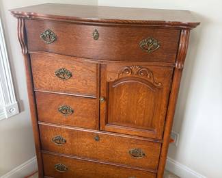 Lexington Furniture Victorian Sampler Oak Dresser with Cabinet