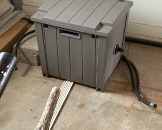Suncast Farmington Hose Reel Storage Box